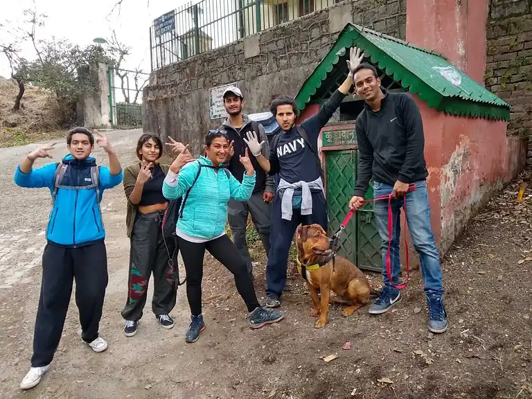 Kasauli Nature Walks - Cleaning Drive group during a walking tour with Vanita