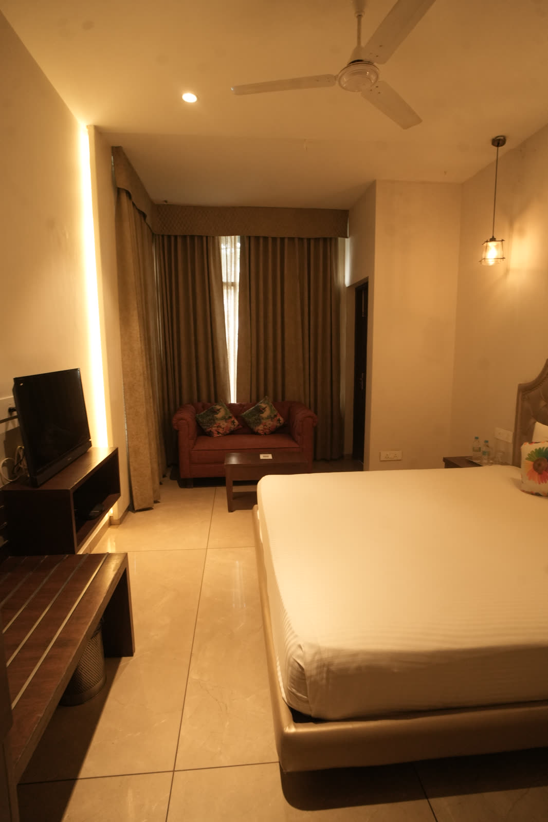 Luxury Suite with Balcony at Kasauli Regency, Kasauli